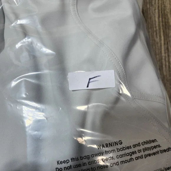 Marmot Women's Ski Jacket in Light Gray - Picture 10 of 10